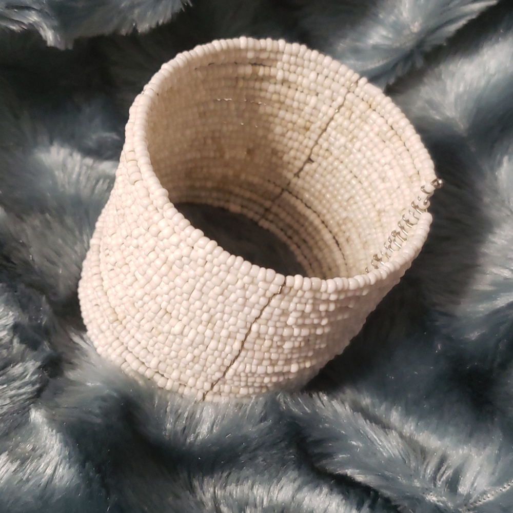 💋2/$12💋 Flexible Seedbead Bracelet - Picture 2 of 4